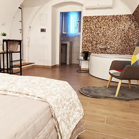 Private Jacuzzi Apartment